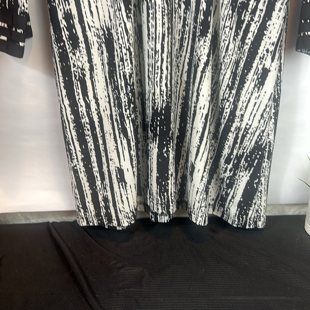 Calesas Black and White Knit Dress - Picture 5 of 7